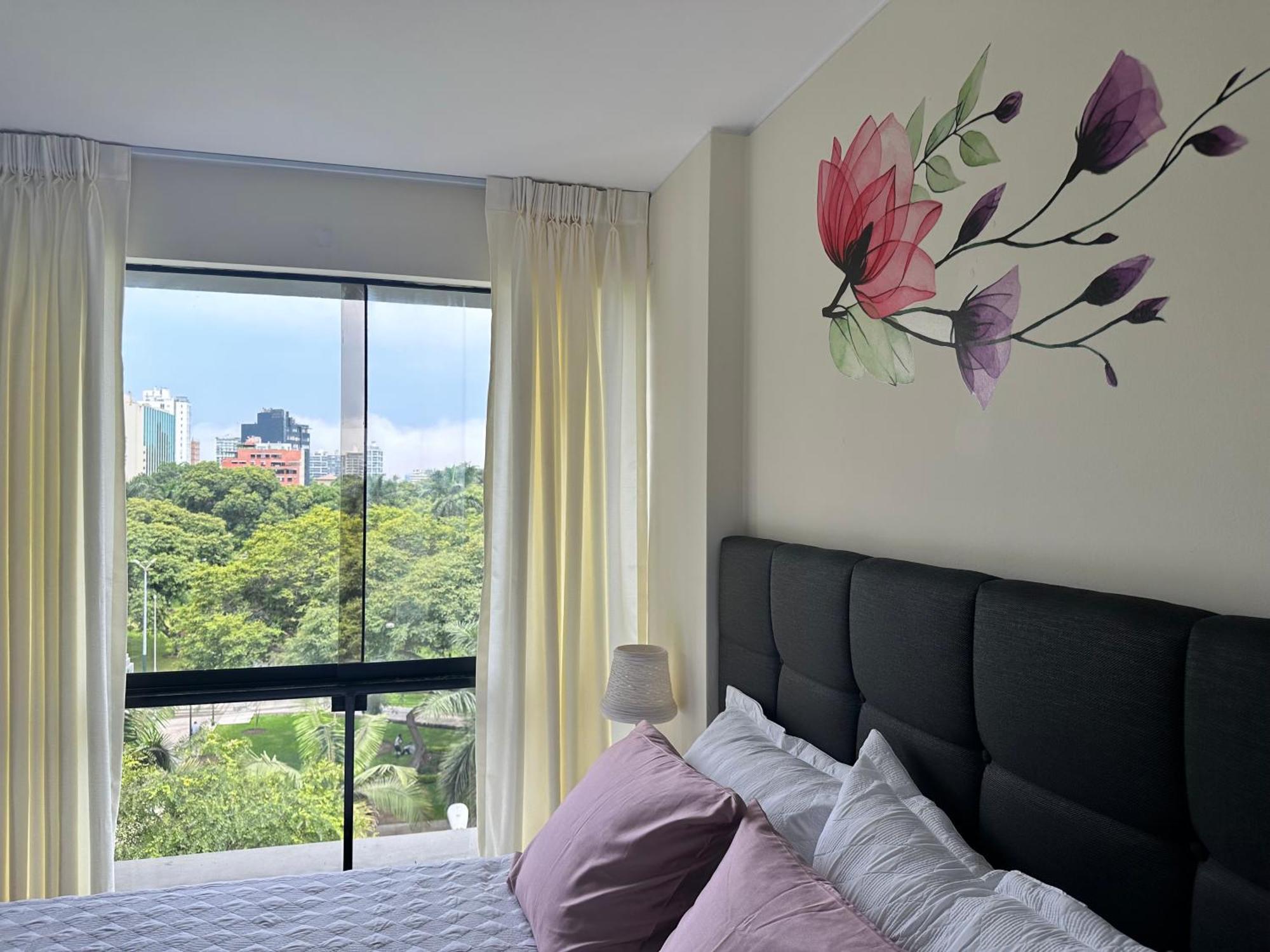 Bonito Depa San Isidro Cama Queen Office Wifi Y Cochera Apartamento Lima