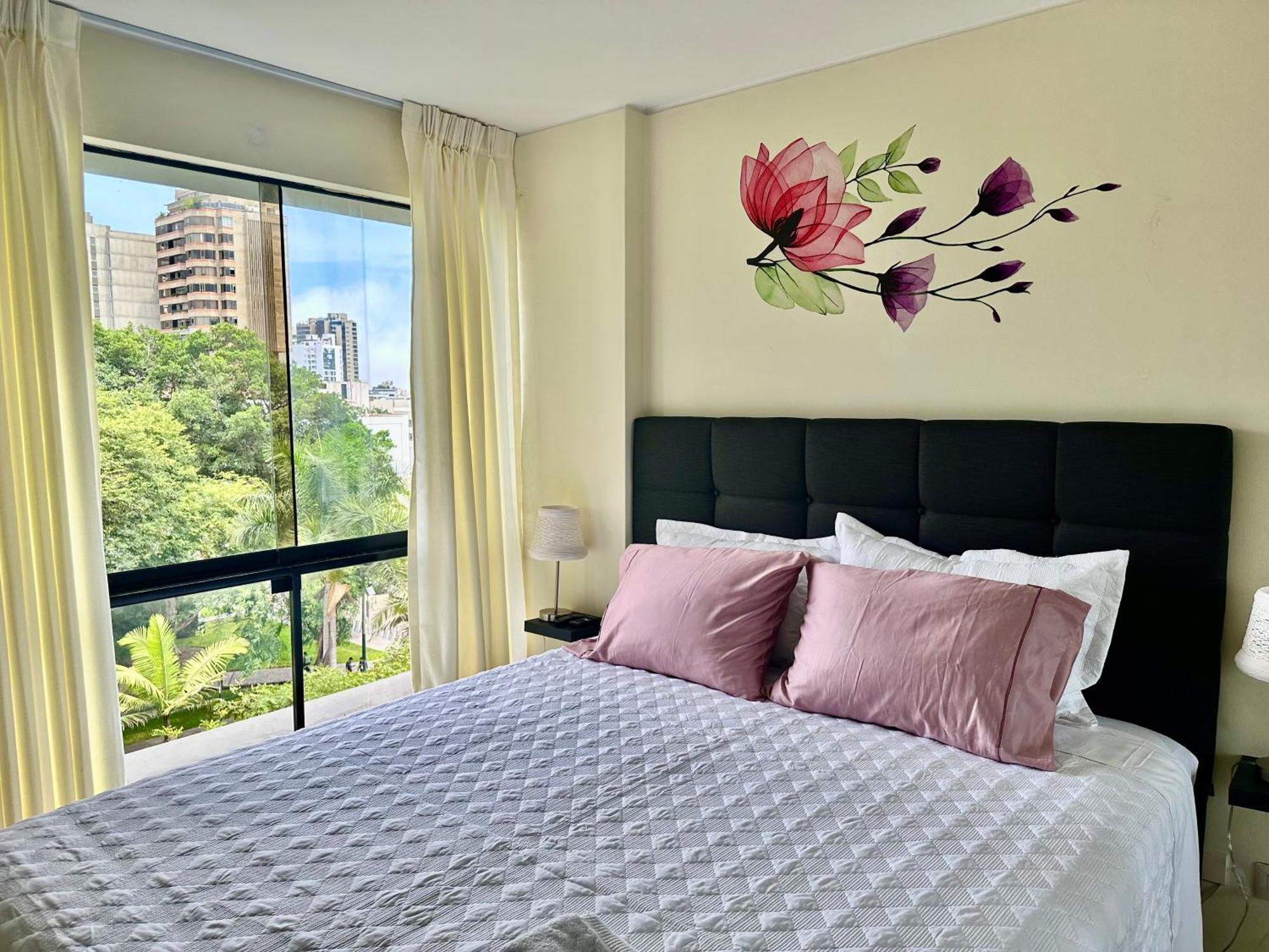 Bonito Depa San Isidro Cama Queen Office Wifi Y Cochera Lima